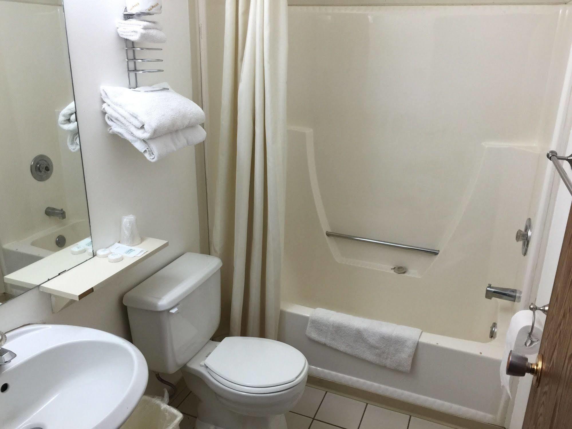 Voyageur Motel サンダーベイ エクステリア 写真