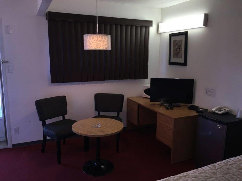 Voyageur Motel サンダーベイ エクステリア 写真