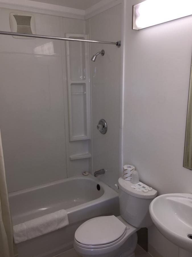 Voyageur Motel サンダーベイ エクステリア 写真