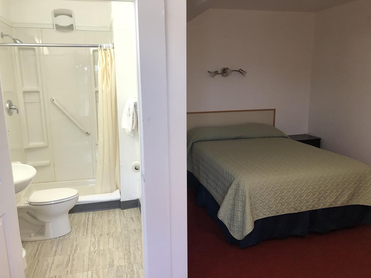 Voyageur Motel サンダーベイ エクステリア 写真