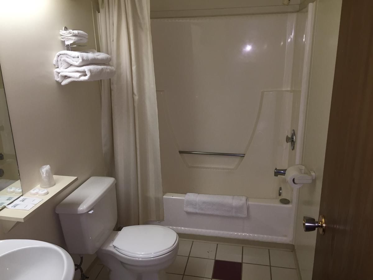 Voyageur Motel サンダーベイ エクステリア 写真